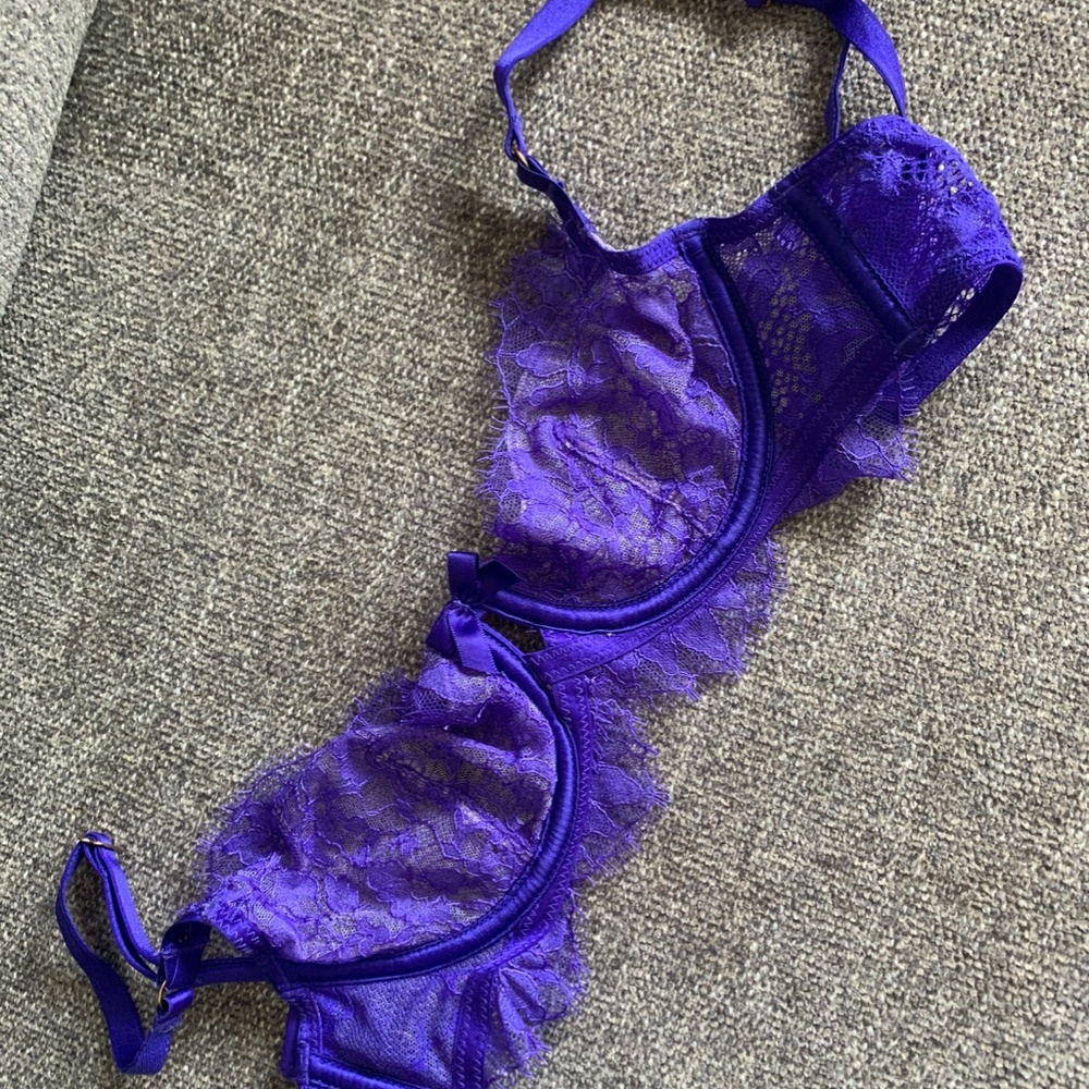 Victoria's Secret Lace Unlined Underwire Bra